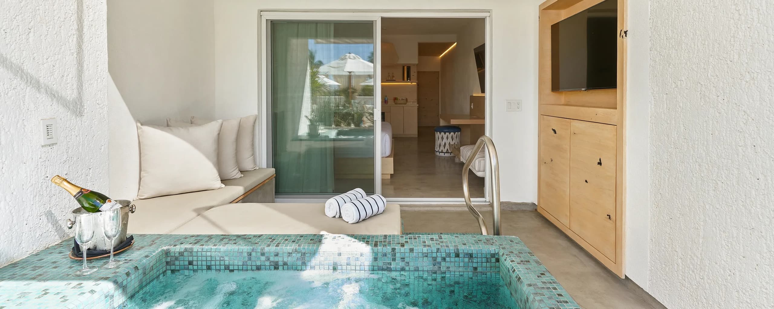 Bahia Hotel & Beach House Accommodations