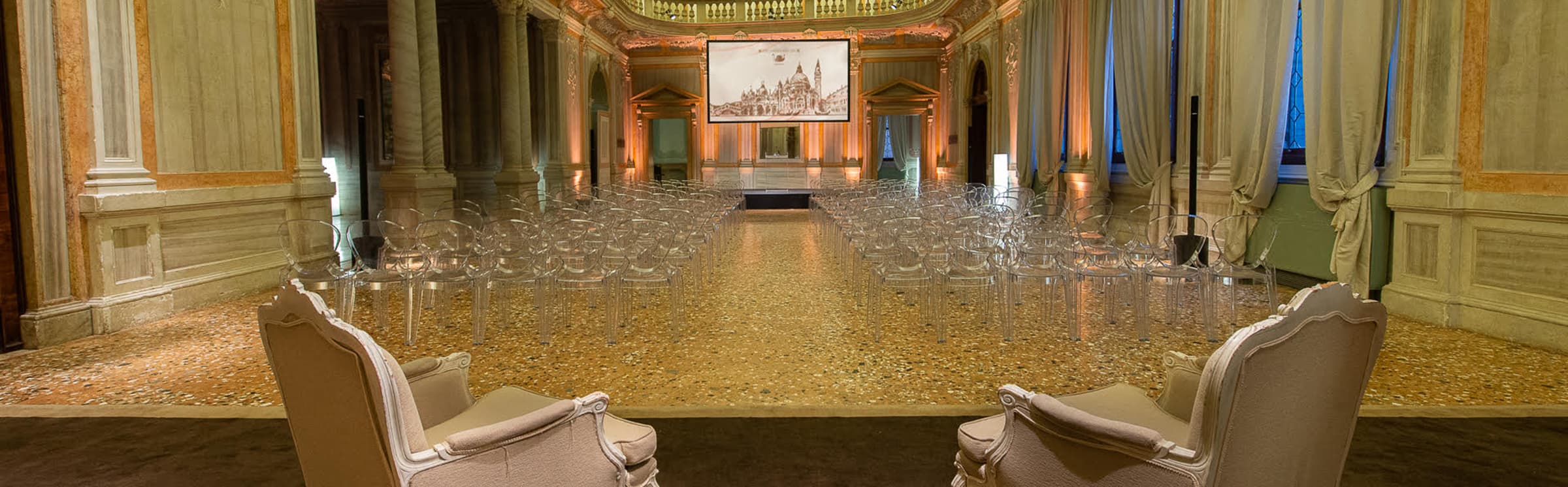 Hotel Monaco & Grand Canal Location