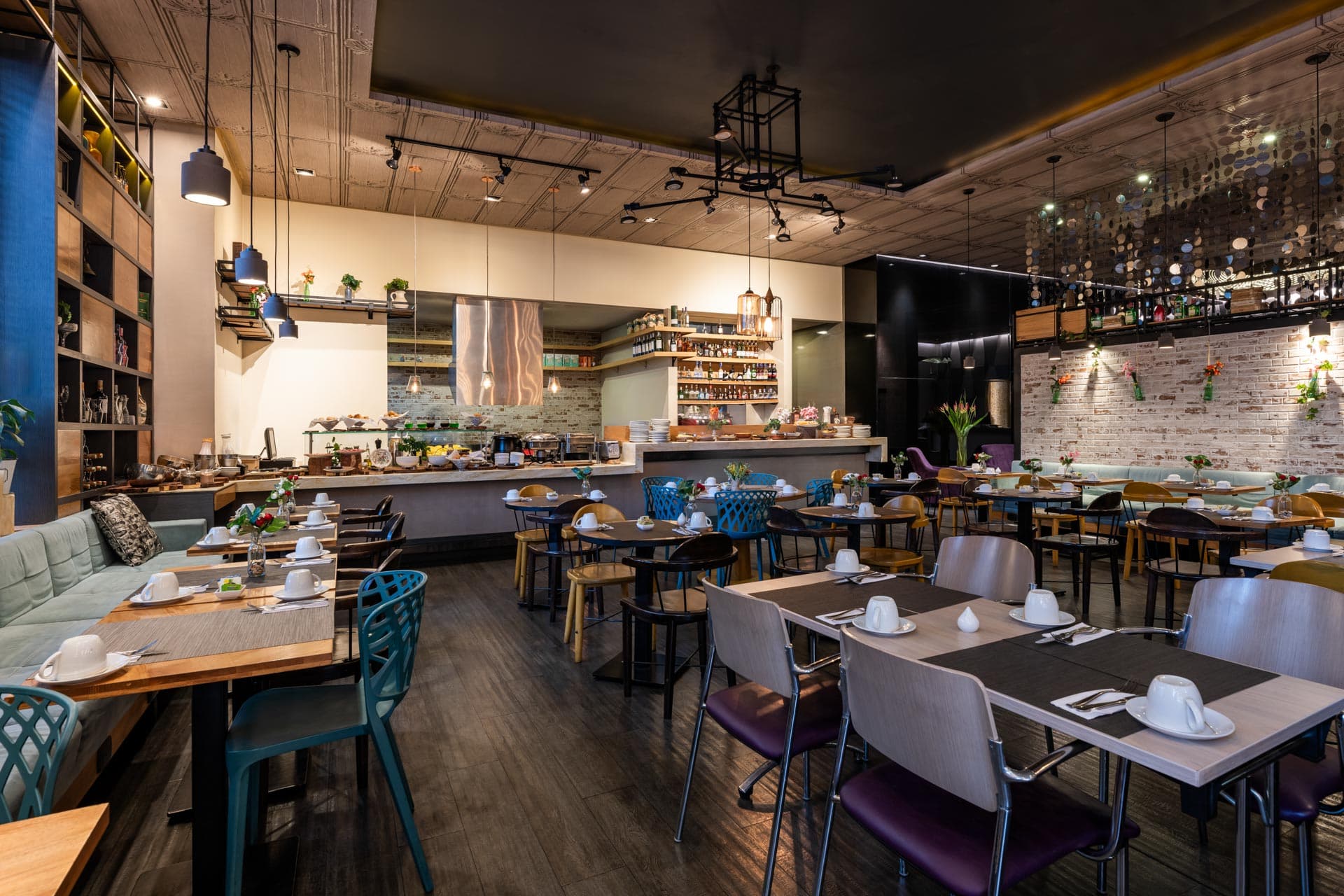 100 Luxury Suites Location