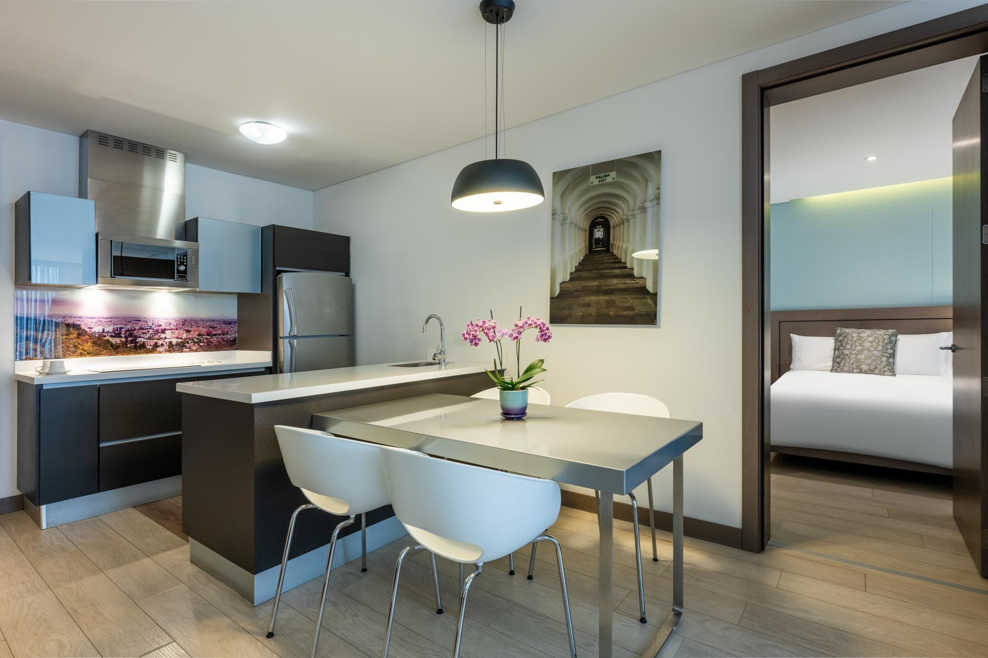 100 Luxury Suites Dining