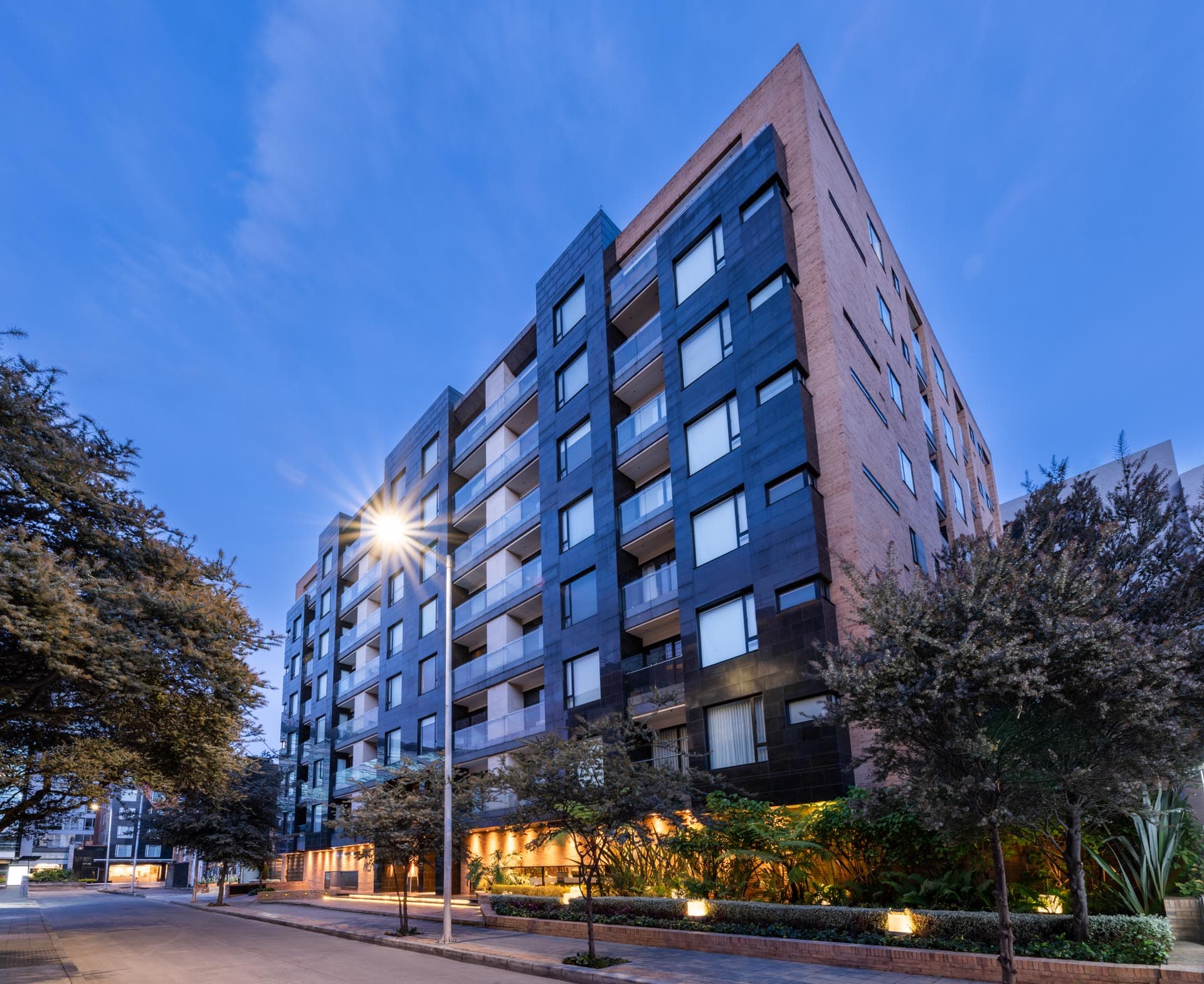 93 Luxury Suites & Residences