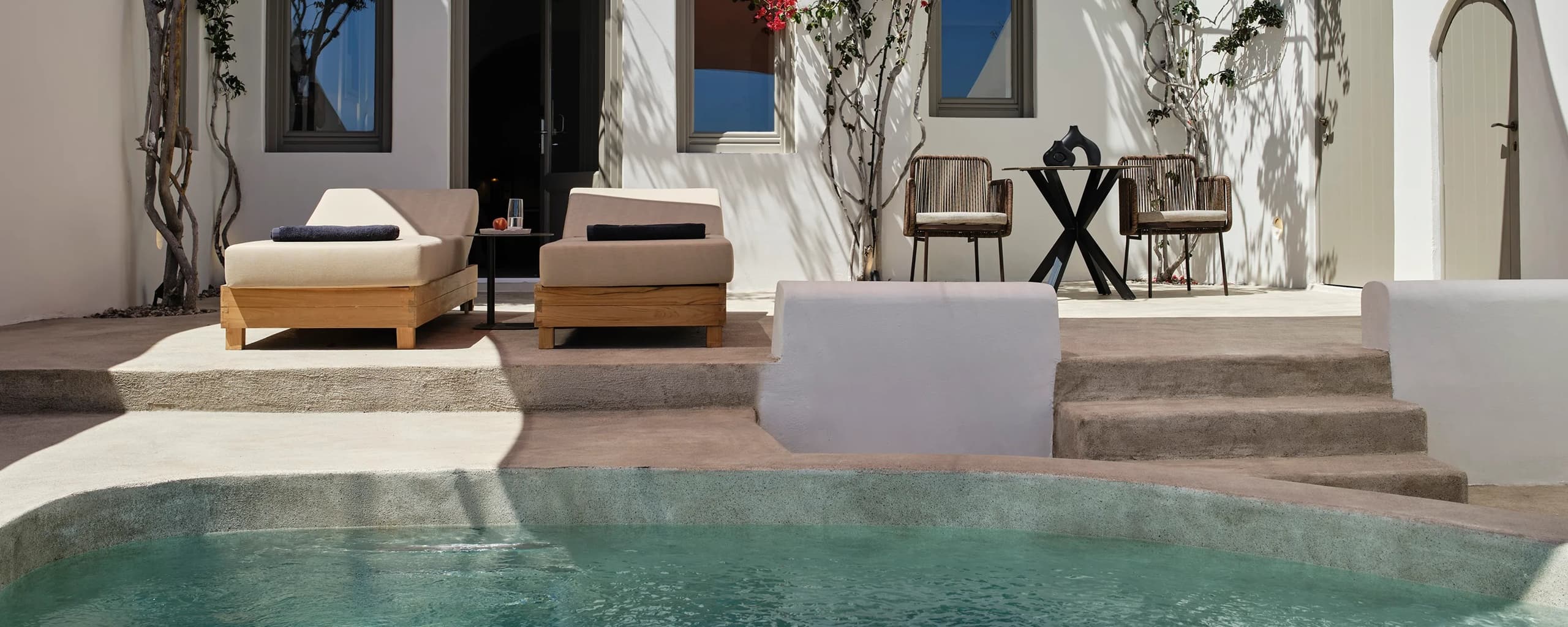 Andronis Luxury Suites Location